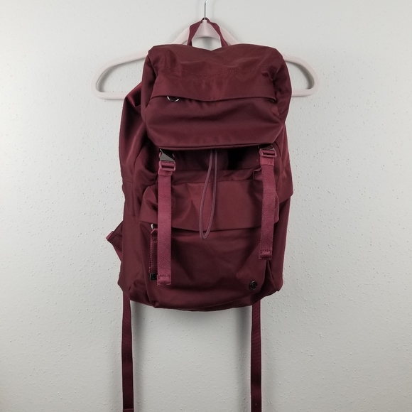 lululemon on my level backpack